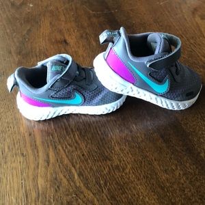New Girls Nike Revolution Shoes 5C